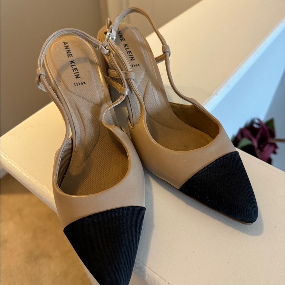 Anne Klein Women's Tan and Black Heels